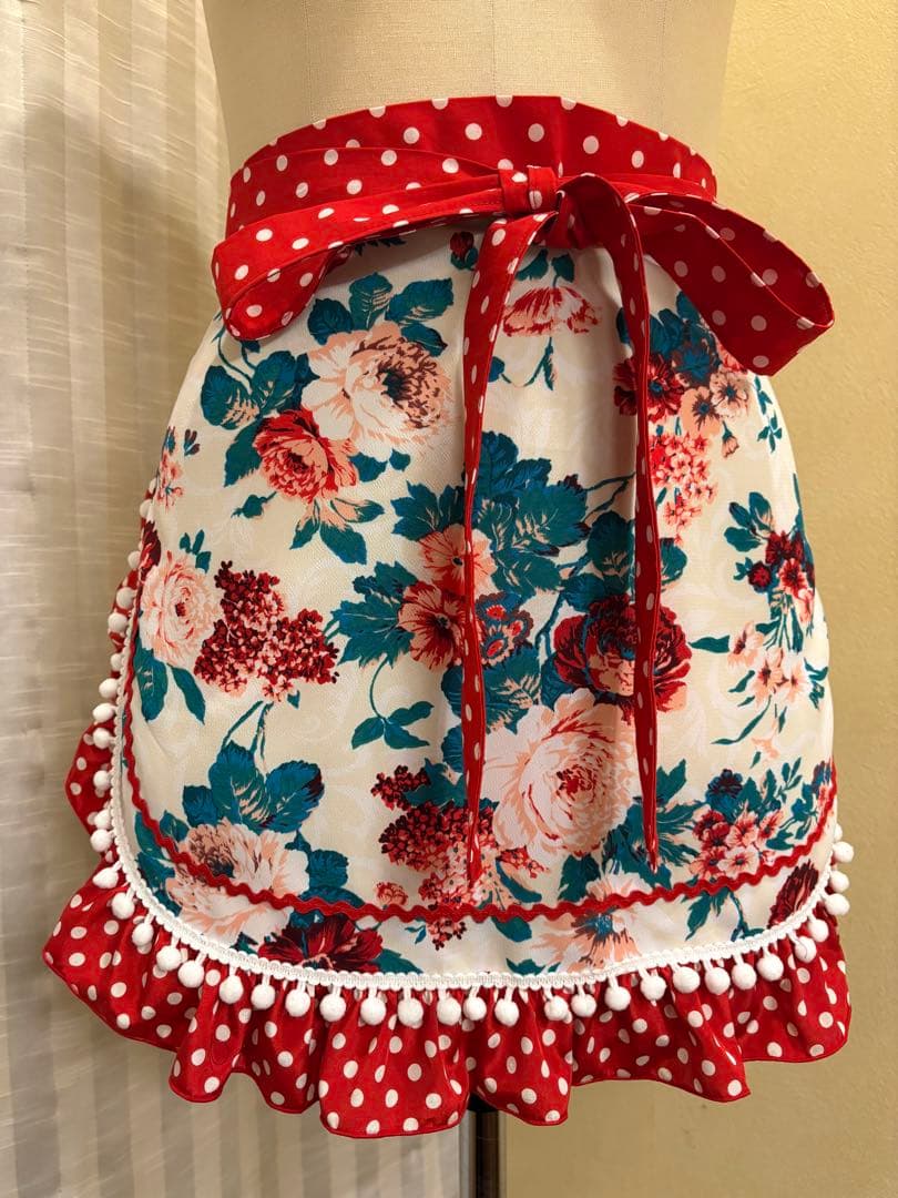 エプロン　ショート　赤オレンジバラ柄　赤白ドットフリル　フラメンコ　衣装
