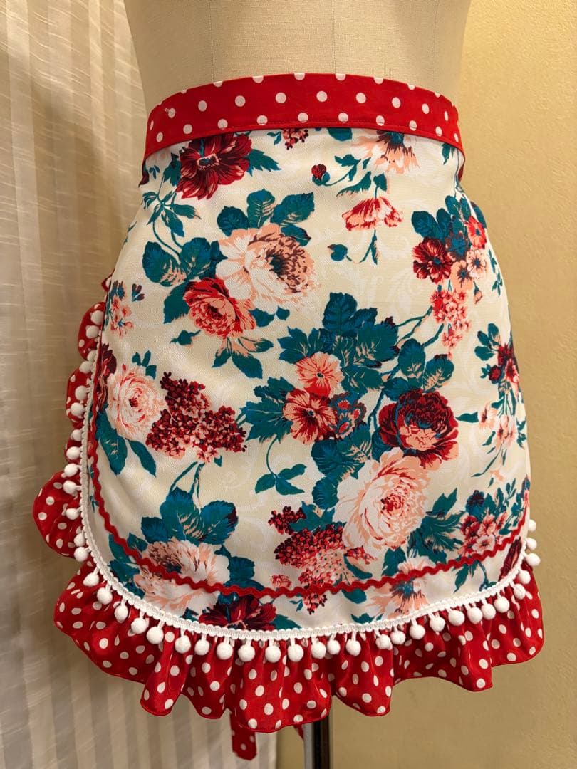 エプロン　ショート　赤オレンジバラ柄　赤白ドットフリル　フラメンコ　衣装