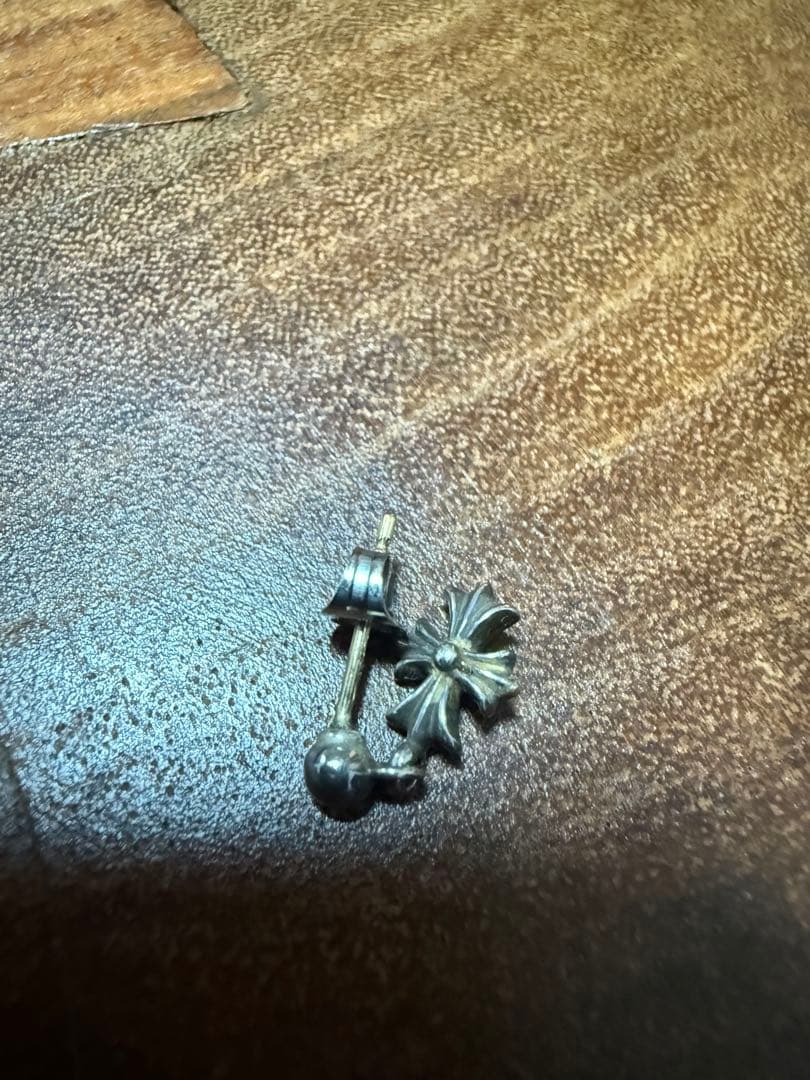 CHROME HEARTS タイニーE CHプラスドロップ シルバーピアス