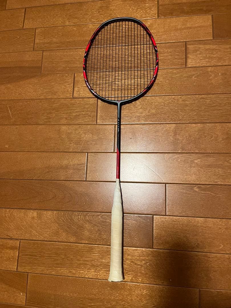 ARC SABER 11 PLAY バドミントンラケット(国内未発売品)