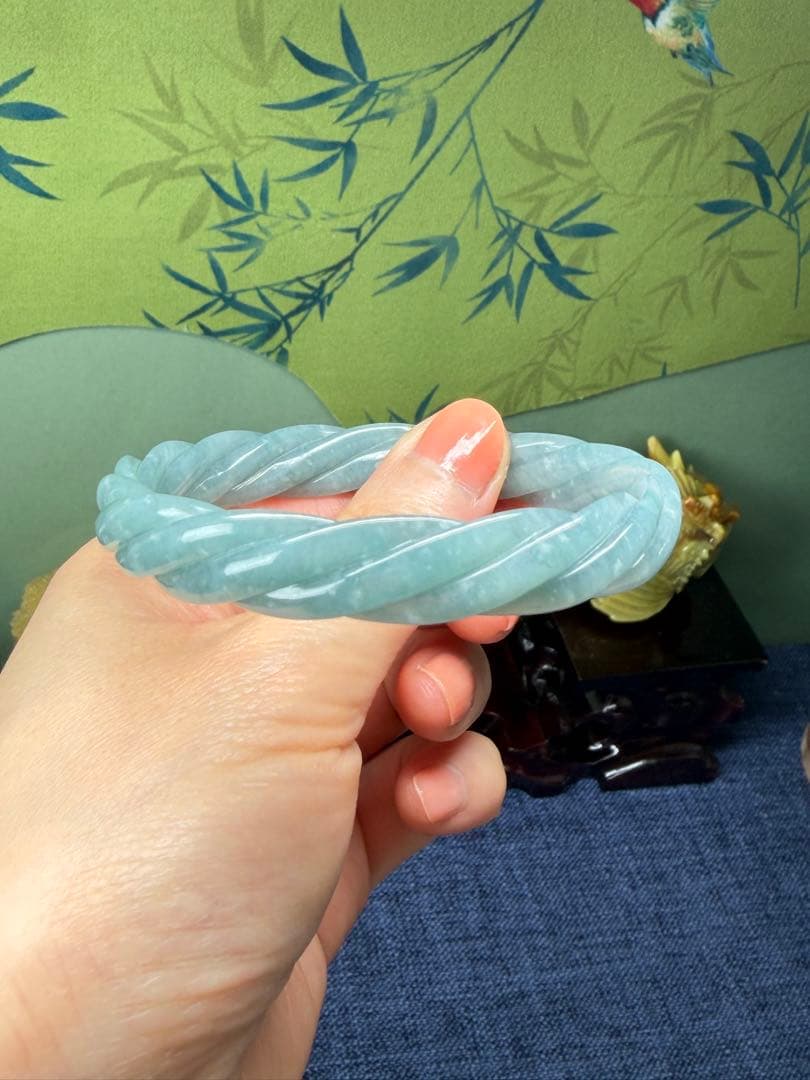 新入荷⭐️天然本翡翠　個性的、氷藍水原色ブルーネジ式バングル　鑑定書付き