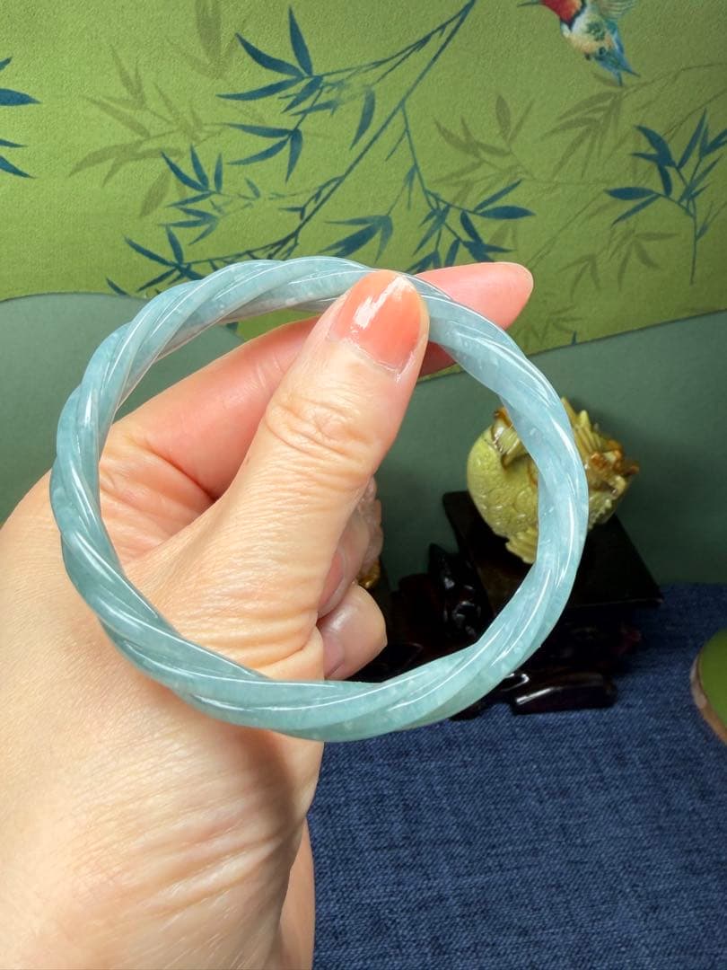 新入荷⭐️天然本翡翠　個性的、氷藍水原色ブルーネジ式バングル　鑑定書付き