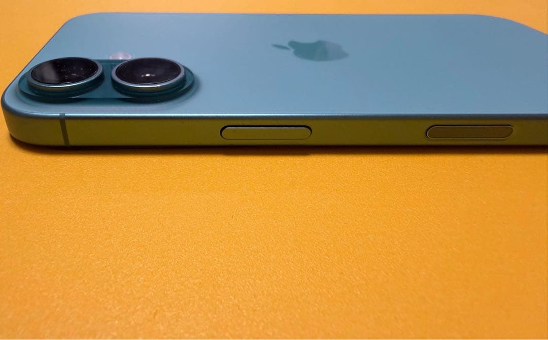 【美品】iPhone16 128GB SIMフリー ティール　新品フィルムつき