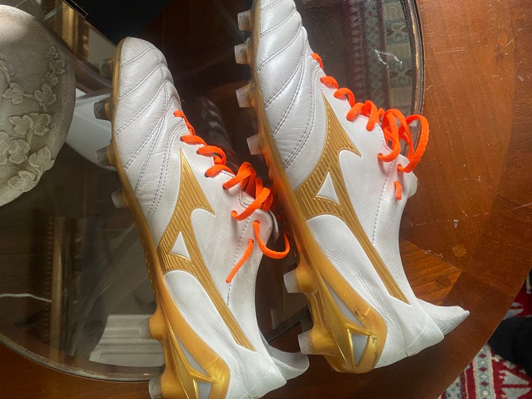 Mizuno Morelia Neo4 サッカーシューズ ホワイト/ゴールド