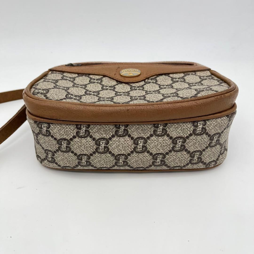 GUCCI ショルダーバッグ ポシェット 斜めがけ GGプラス ロゴ金具 PVC