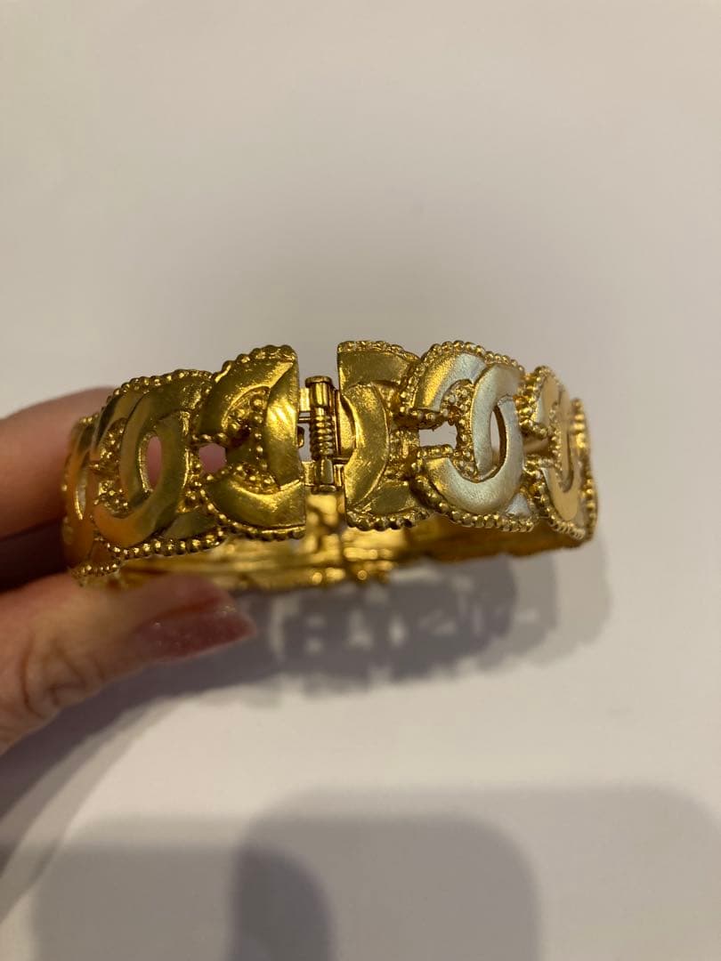 CHANEL ゴールド バングル