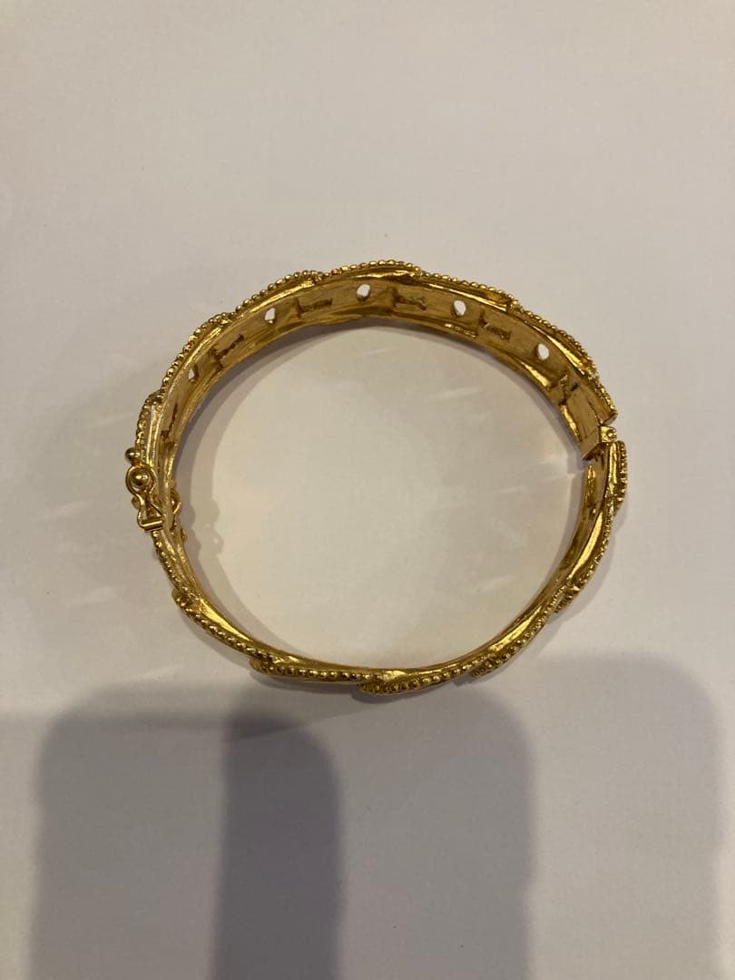 CHANEL ゴールド バングル