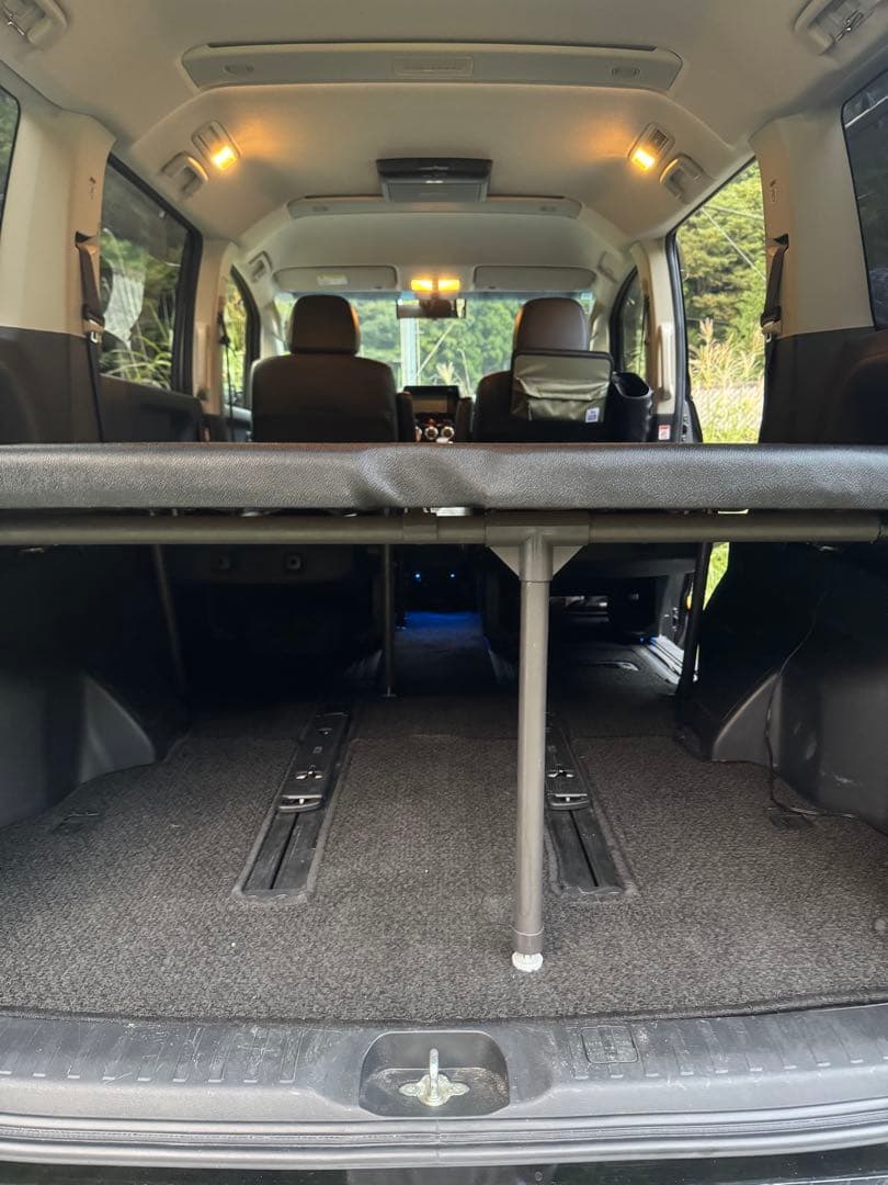 場所は大阪の石切です。直接引き取り限定。 デリカ　D5 車中泊ベッドキット。