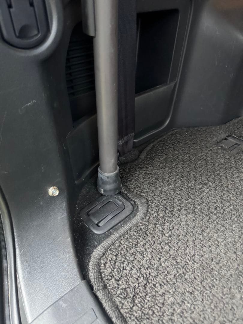 場所は大阪の石切です。直接引き取り限定。 デリカ　D5 車中泊ベッドキット。