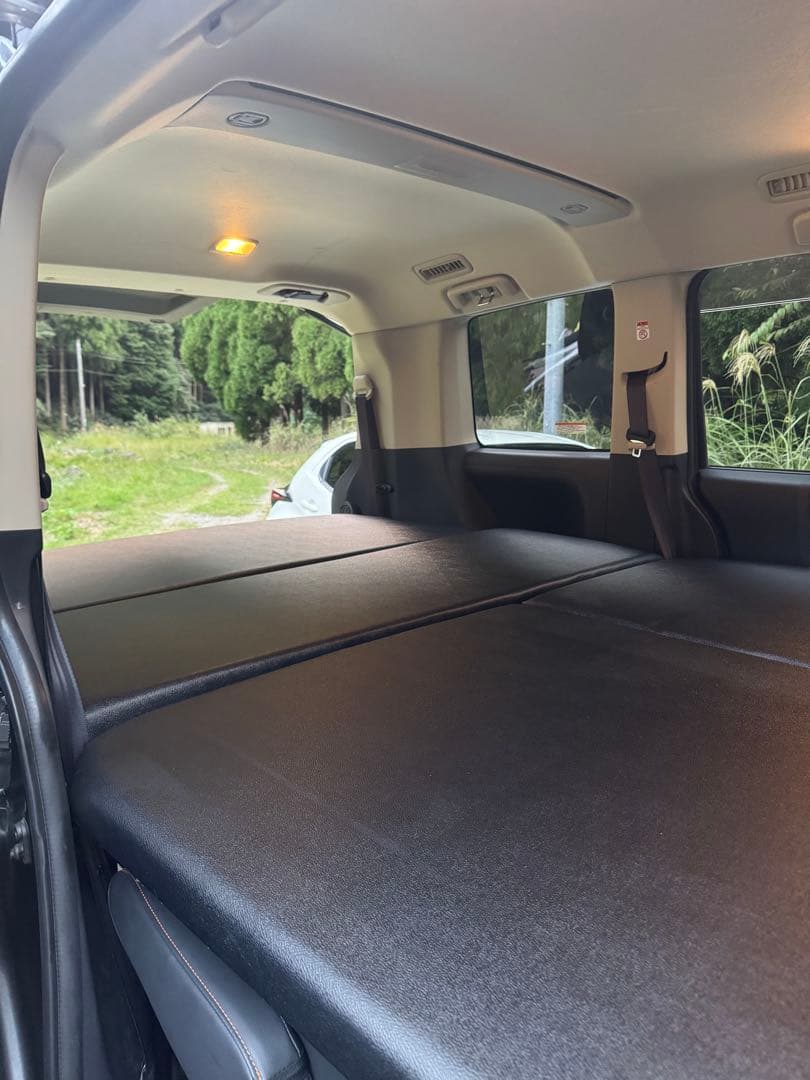 場所は大阪の石切です。直接引き取り限定。 デリカ　D5 車中泊ベッドキット。