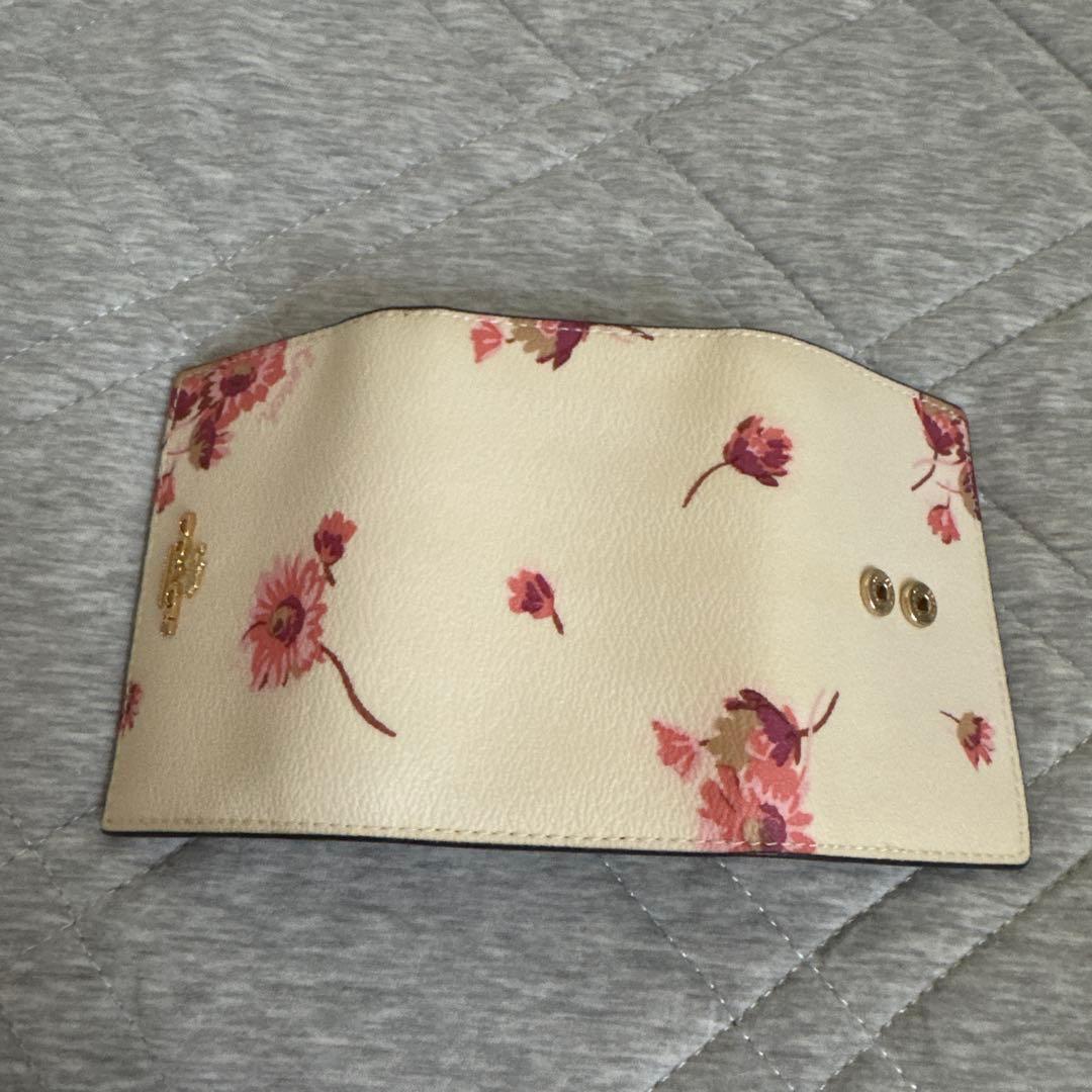COACH 花柄キーケース