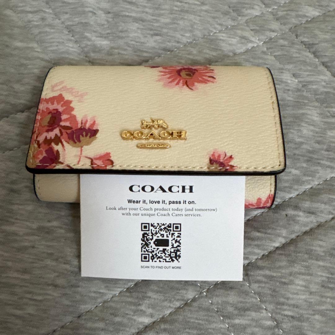 COACH 花柄キーケース