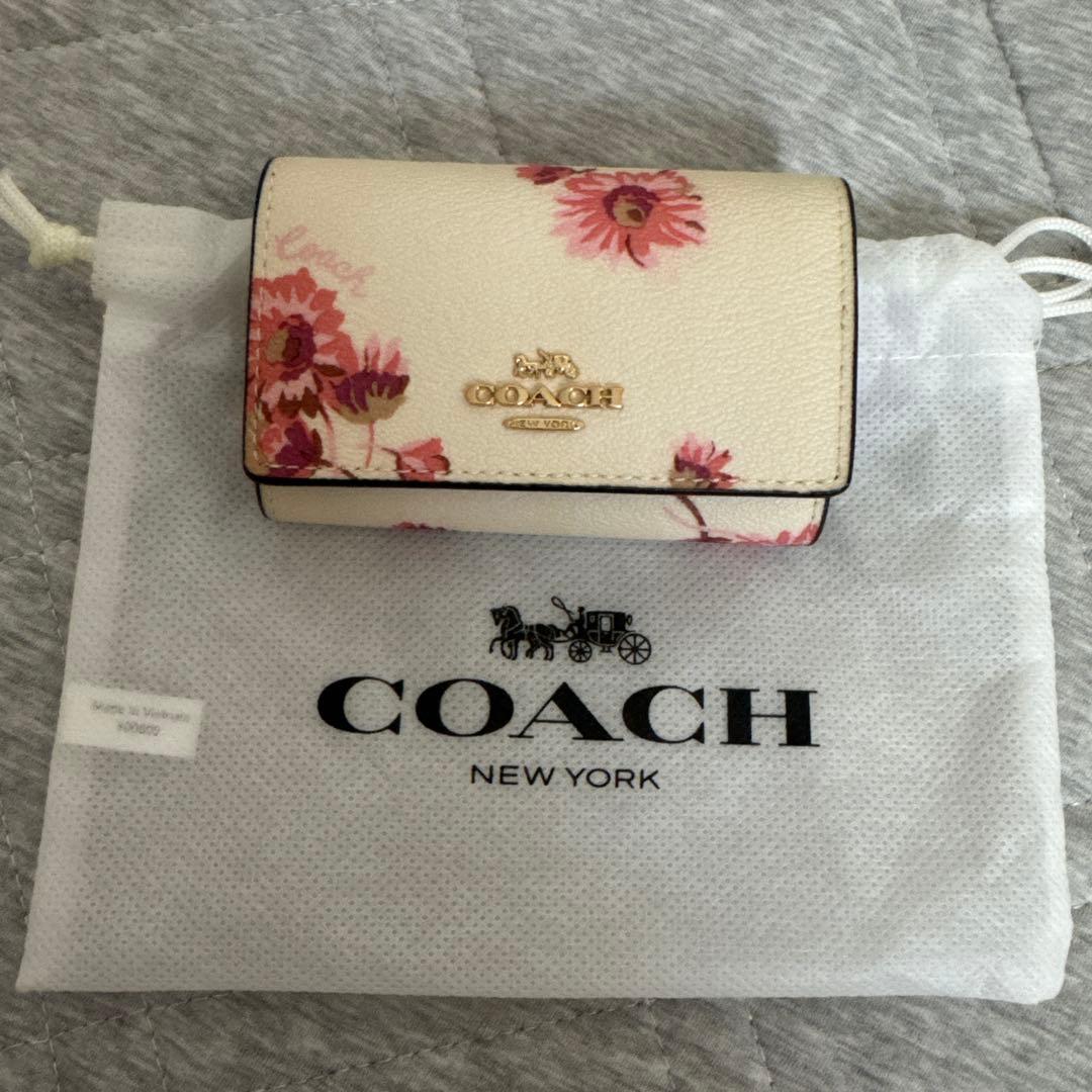 COACH 花柄キーケース