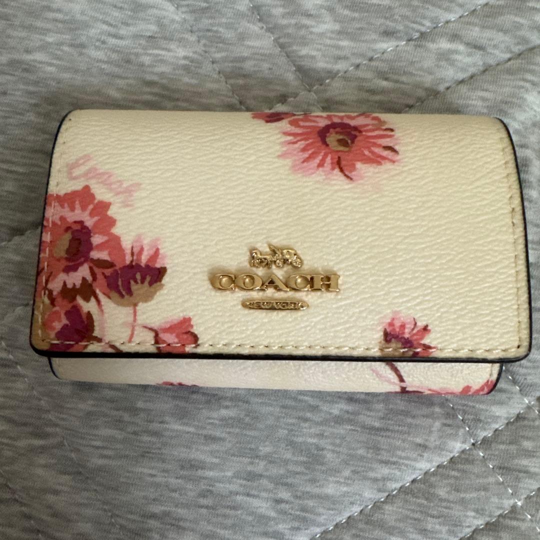 COACH 花柄キーケース