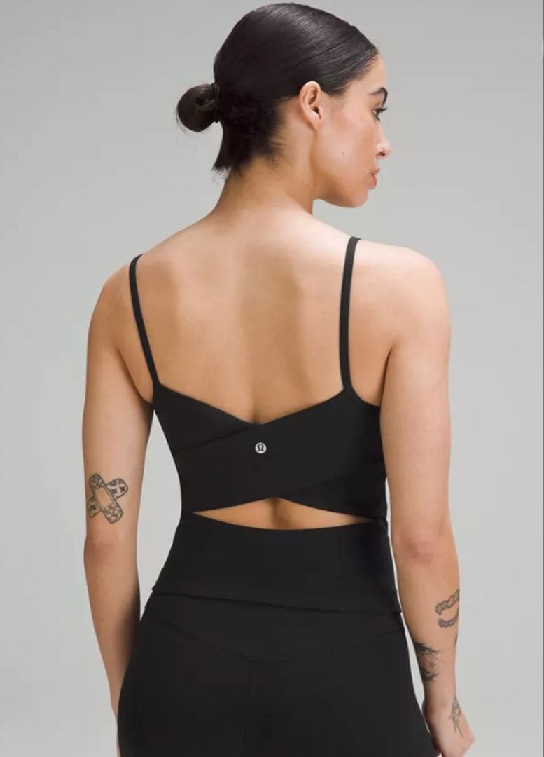 ブラック スリムフィット ヨガトップ