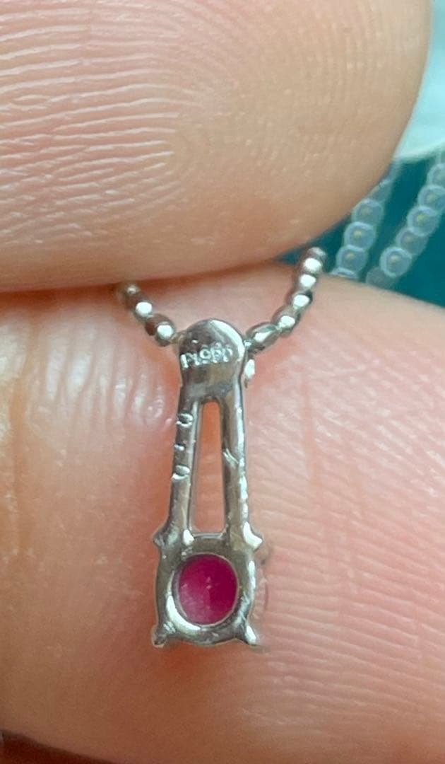 ピンクと赤のストーン付きネックレス