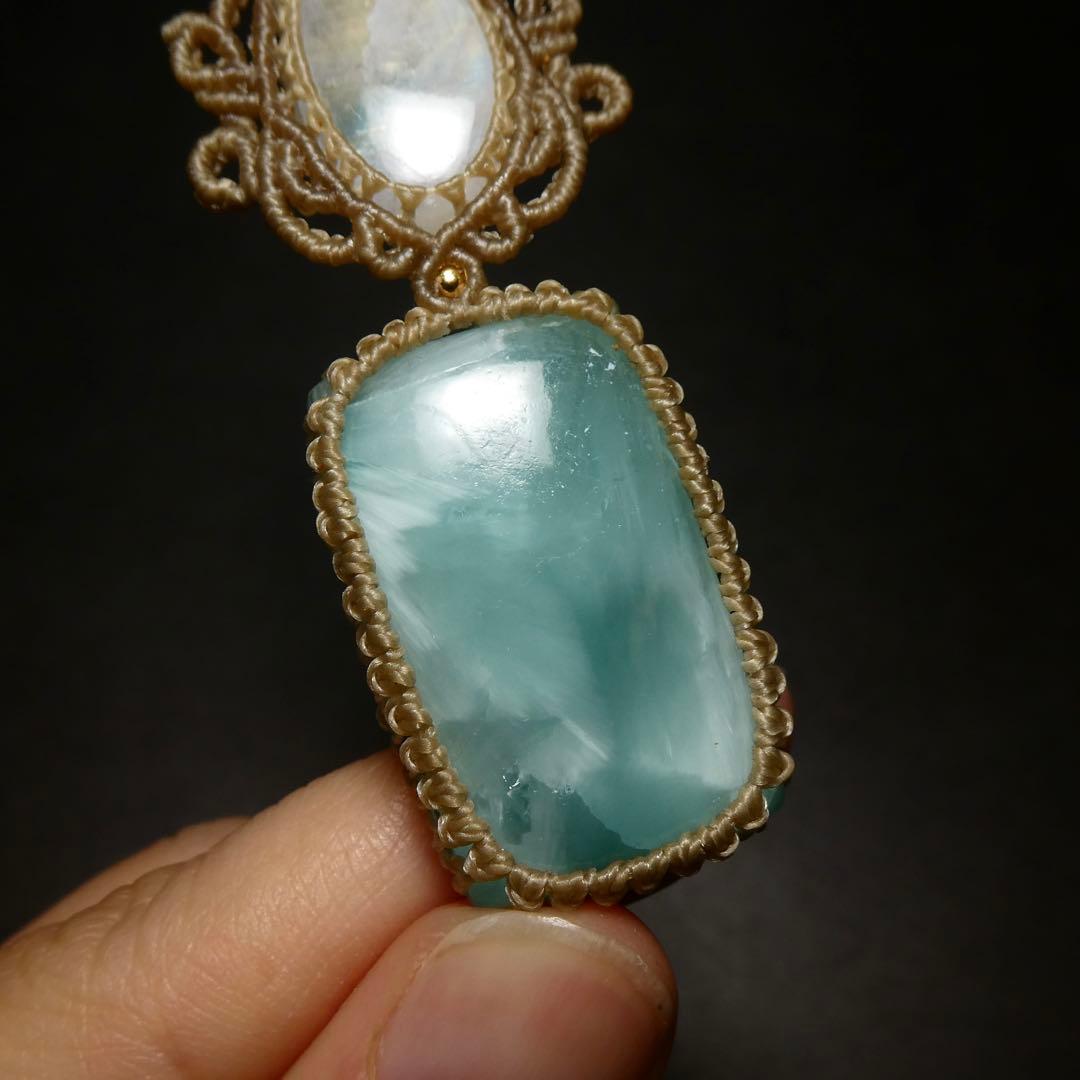 ヘミモルファイトとレインボームーンストーンのマクラメネックレス