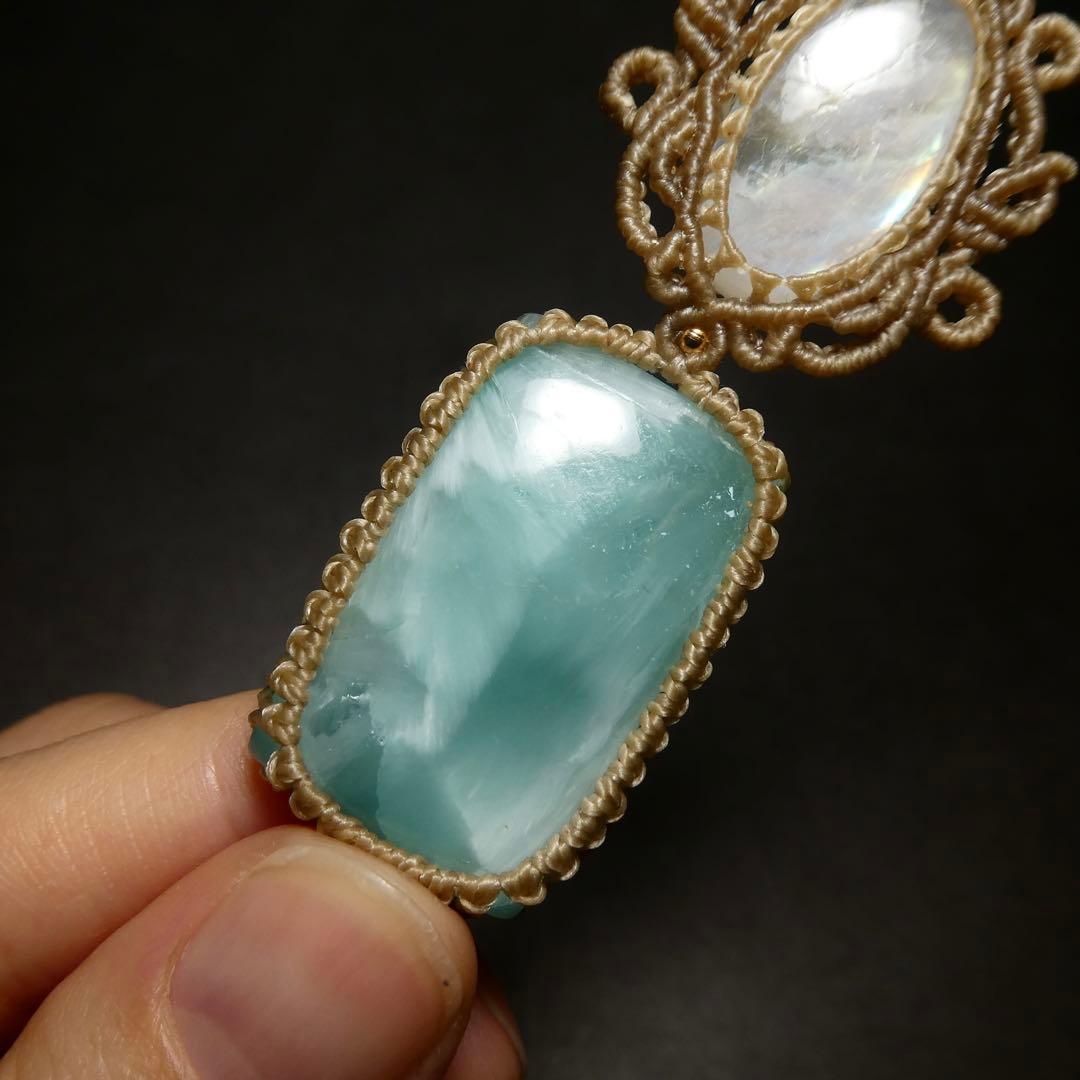 ヘミモルファイトとレインボームーンストーンのマクラメネックレス