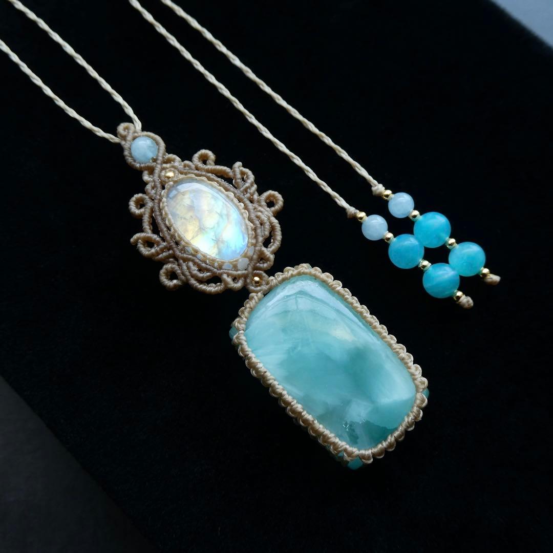 ヘミモルファイトとレインボームーンストーンのマクラメネックレス