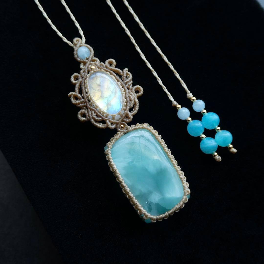 ヘミモルファイトとレインボームーンストーンのマクラメネックレス