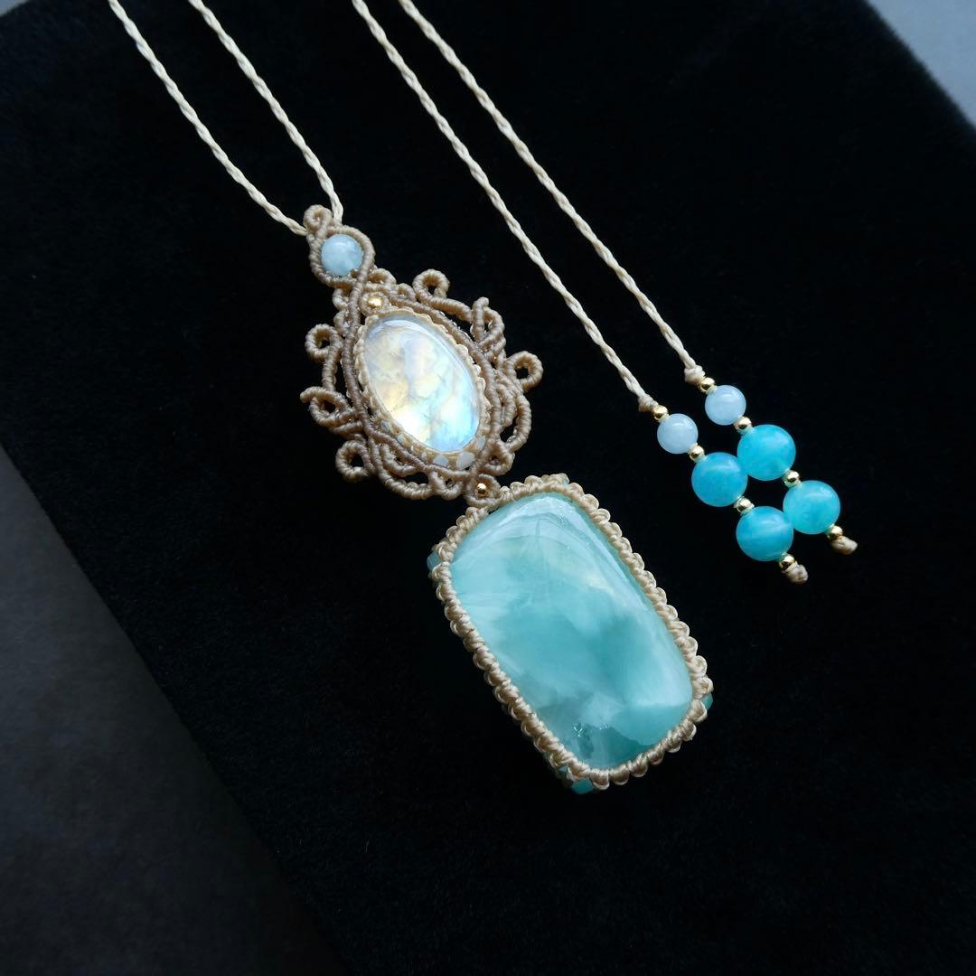 ヘミモルファイトとレインボームーンストーンのマクラメネックレス