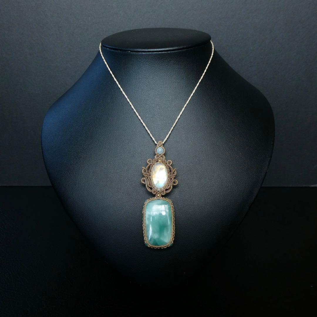 ヘミモルファイトとレインボームーンストーンのマクラメネックレス