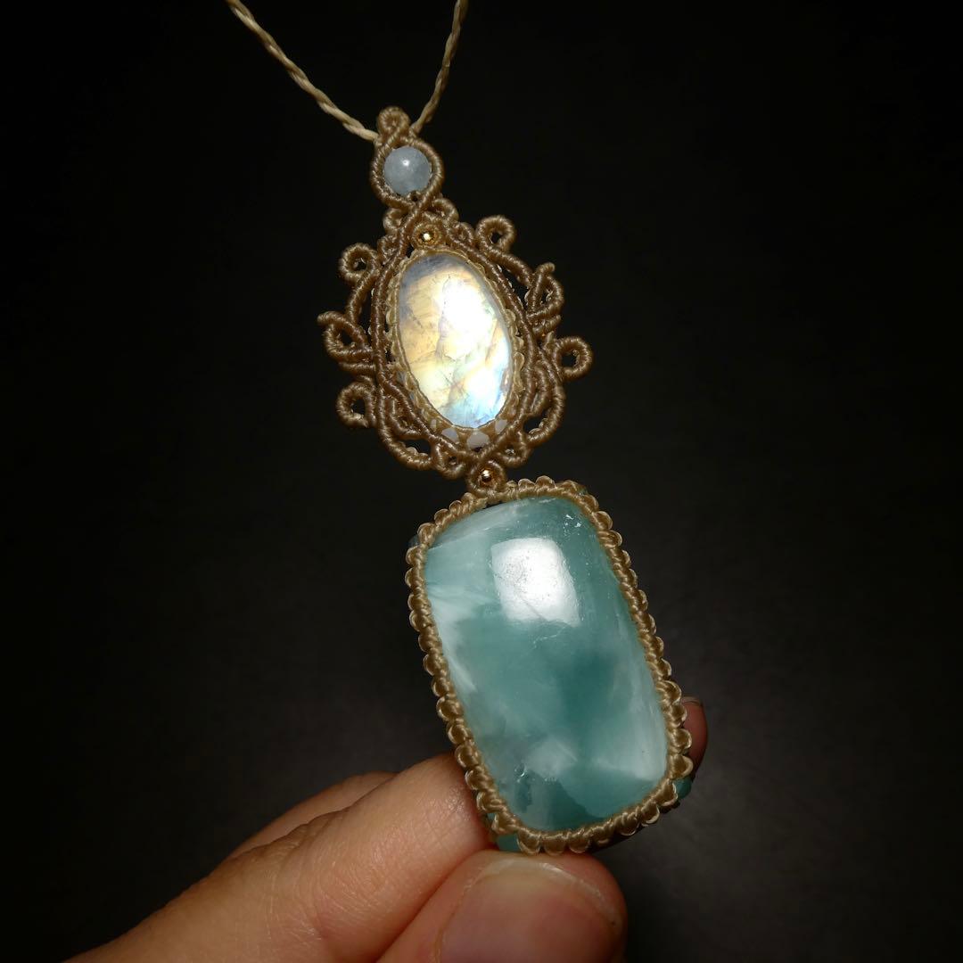 ヘミモルファイトとレインボームーンストーンのマクラメネックレス