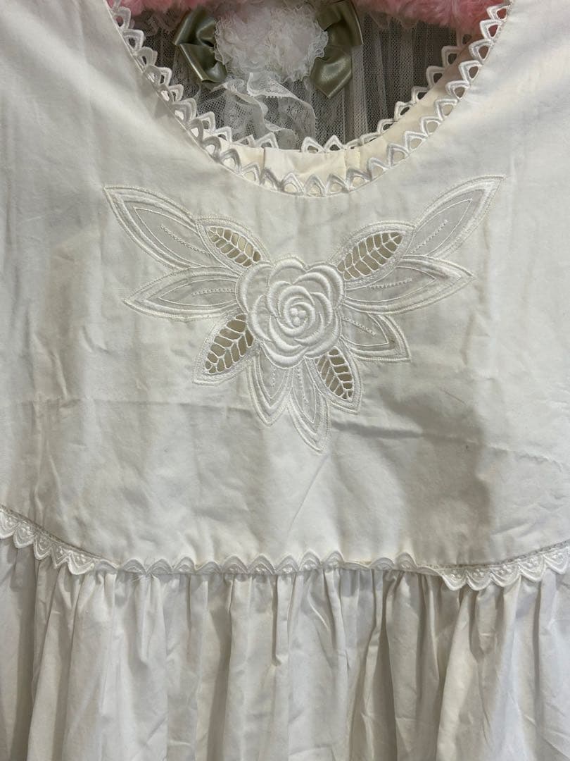 新品さえらアンリコ後ろリボン可愛いエプロン❤️おまけ薄ピンク系中古ポテチーノ割烹着