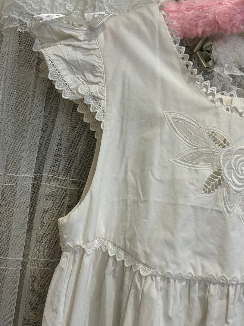 新品さえらアンリコ後ろリボン可愛いエプロン❤️おまけ薄ピンク系中古ポテチーノ割烹着