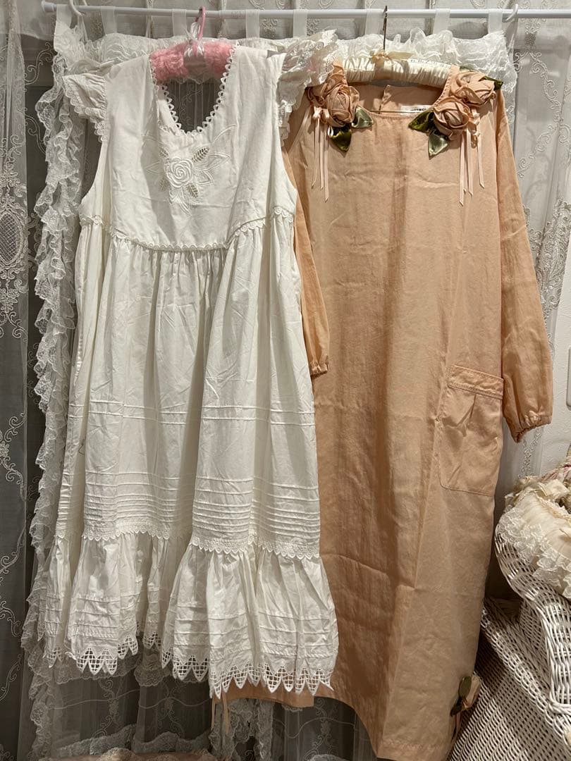 新品さえらアンリコ後ろリボン可愛いエプロン❤️おまけ薄ピンク系中古ポテチーノ割烹着