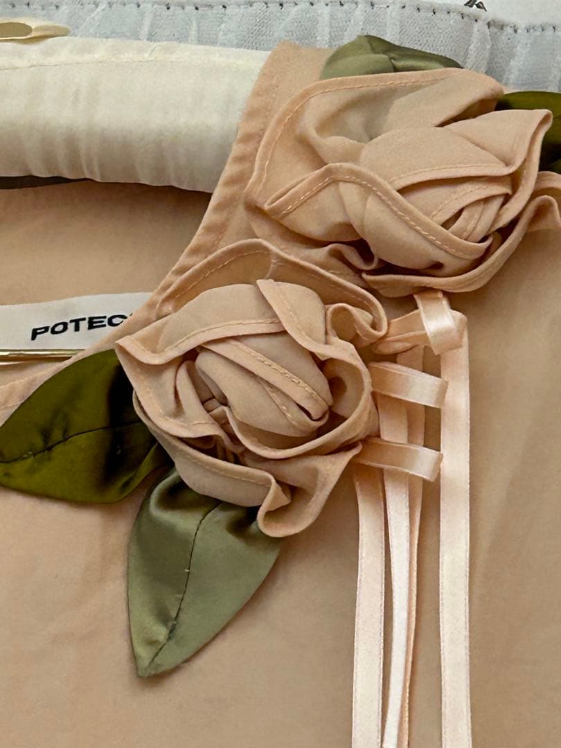 新品さえらアンリコ後ろリボン可愛いエプロン❤️おまけ薄ピンク系中古ポテチーノ割烹着