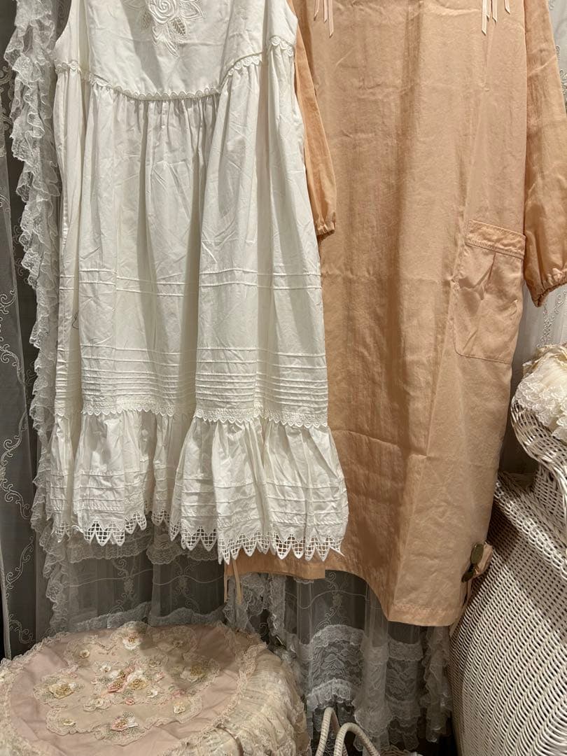 新品さえらアンリコ後ろリボン可愛いエプロン❤️おまけ薄ピンク系中古ポテチーノ割烹着