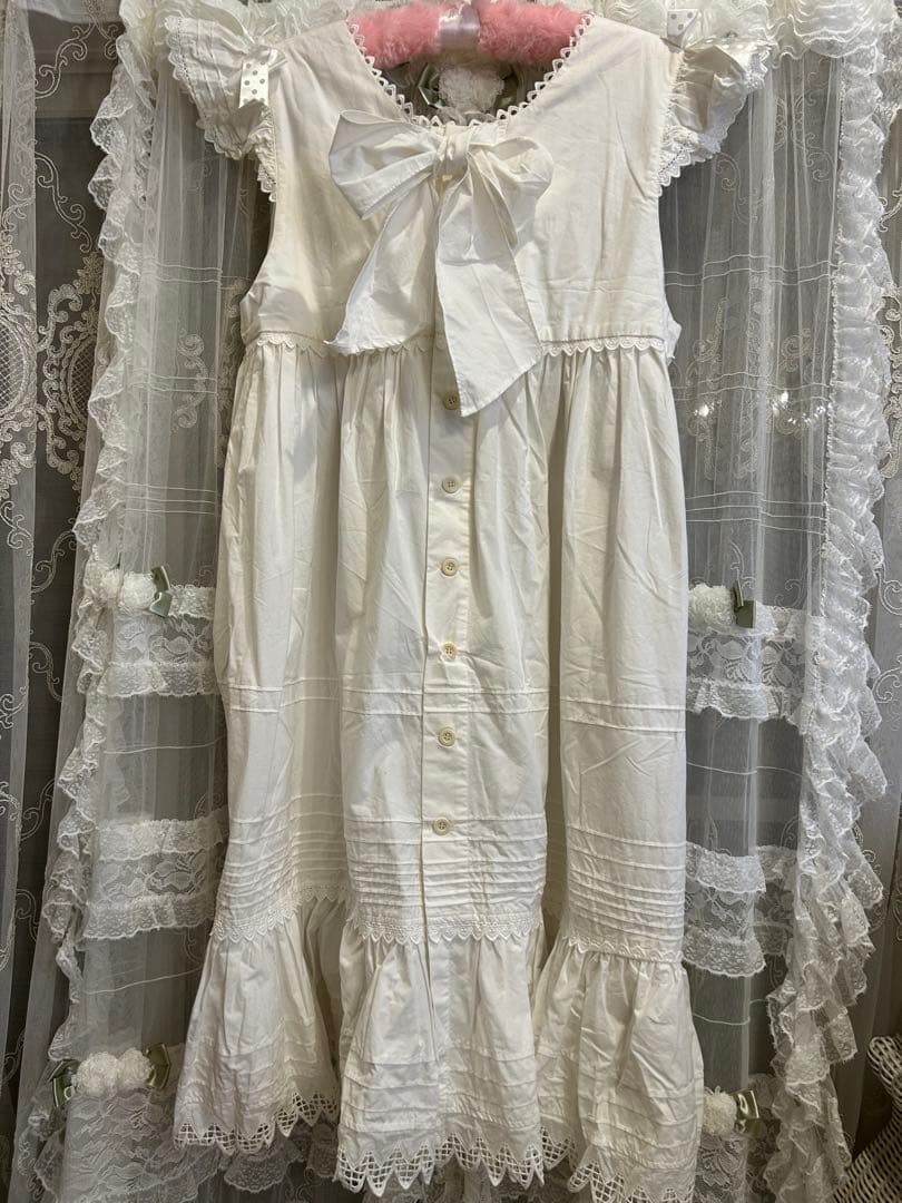 新品さえらアンリコ後ろリボン可愛いエプロン❤️おまけ薄ピンク系中古ポテチーノ割烹着