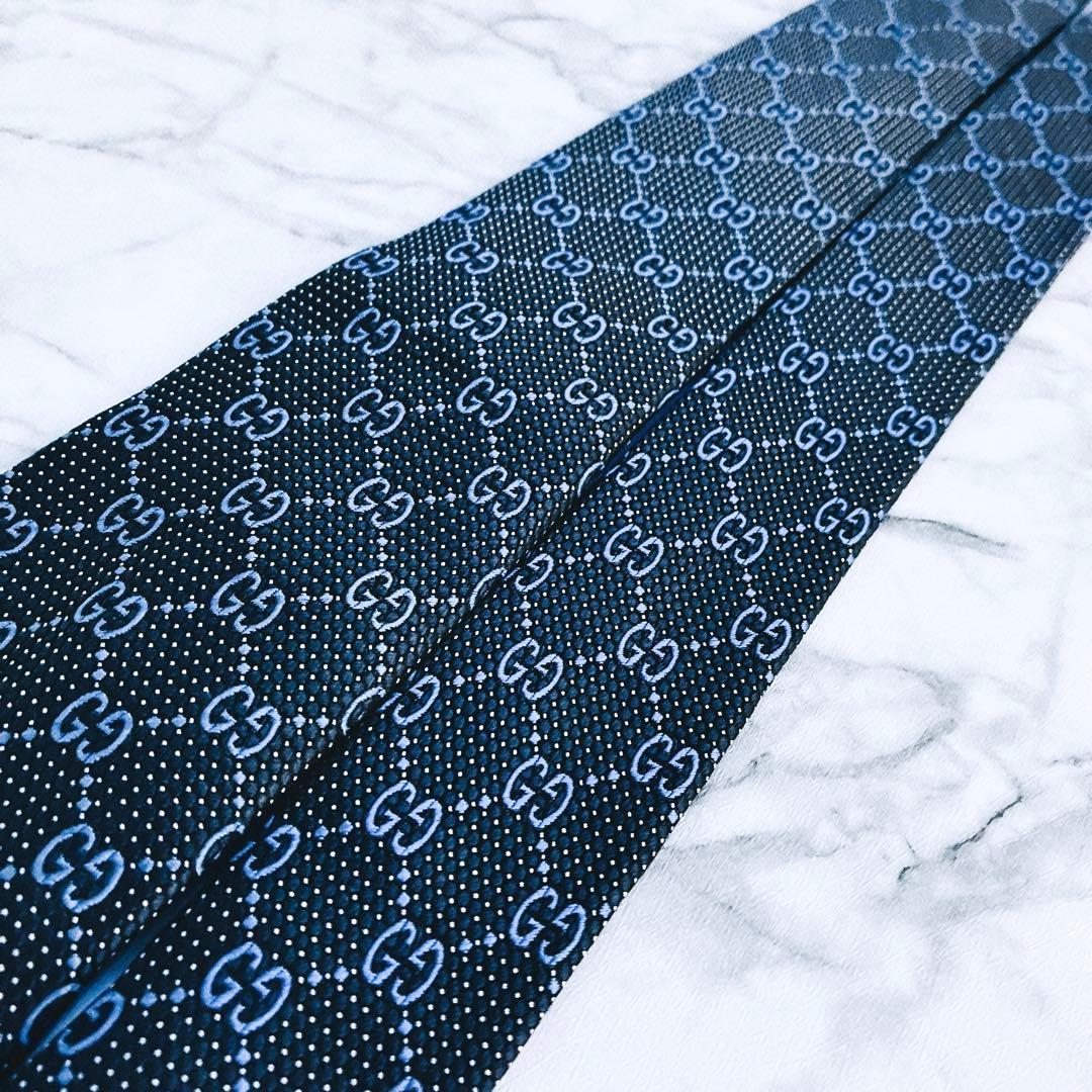 ✨美品✨汚れなし✨GUCCI ハッキリしたGG柄 濃いめのブルー　ネクタイ
