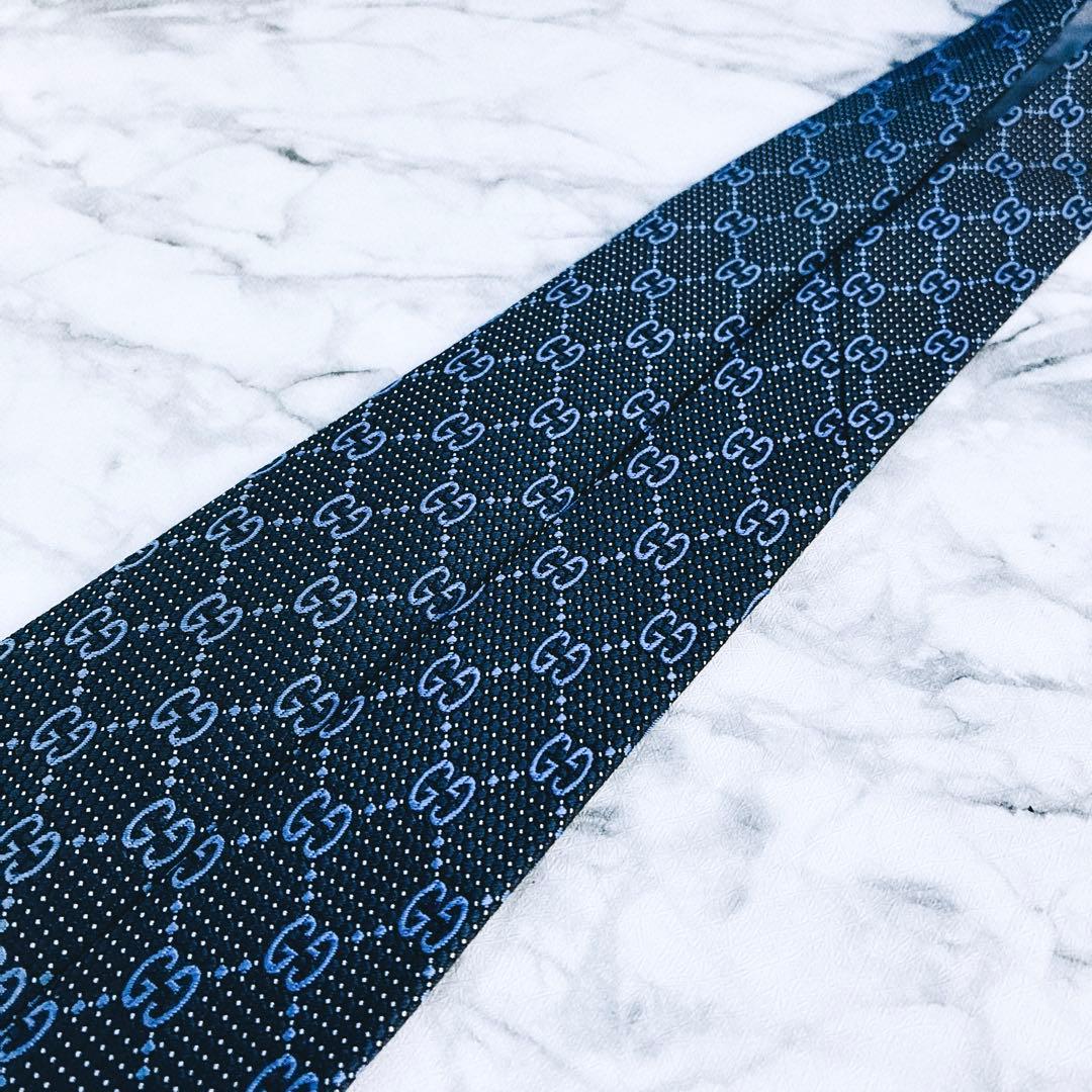 ✨美品✨汚れなし✨GUCCI ハッキリしたGG柄 濃いめのブルー　ネクタイ