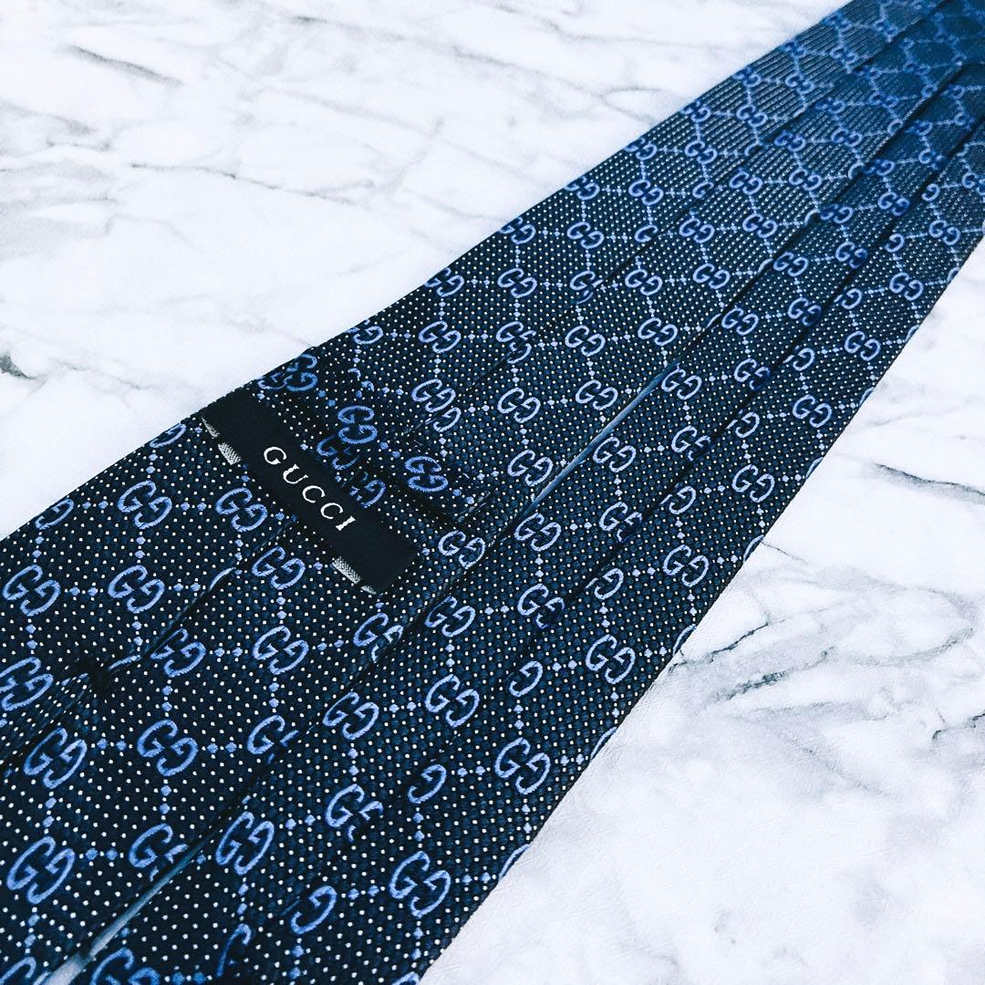 ✨美品✨汚れなし✨GUCCI ハッキリしたGG柄 濃いめのブルー　ネクタイ