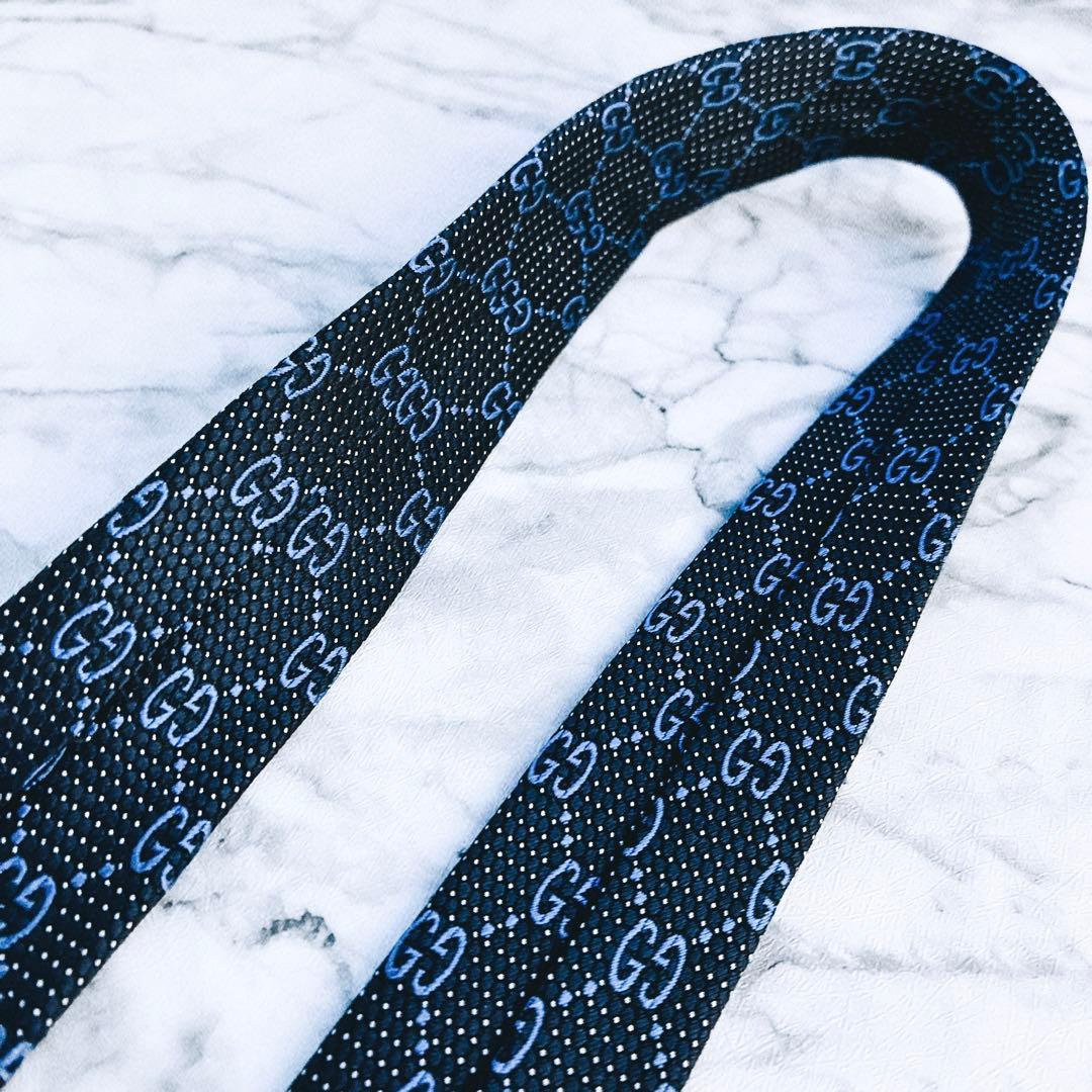 ✨美品✨汚れなし✨GUCCI ハッキリしたGG柄 濃いめのブルー　ネクタイ