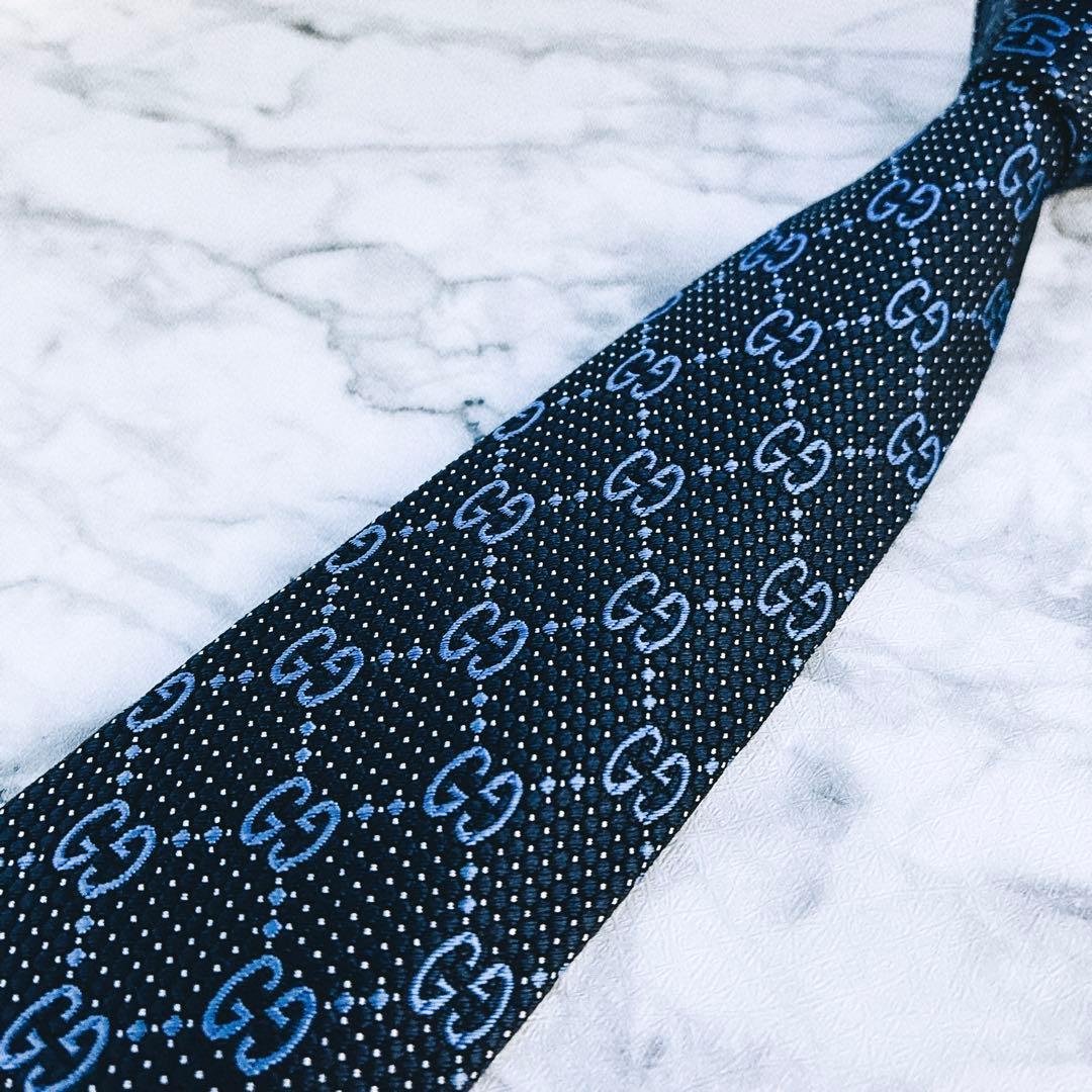 ✨美品✨汚れなし✨GUCCI ハッキリしたGG柄 濃いめのブルー　ネクタイ