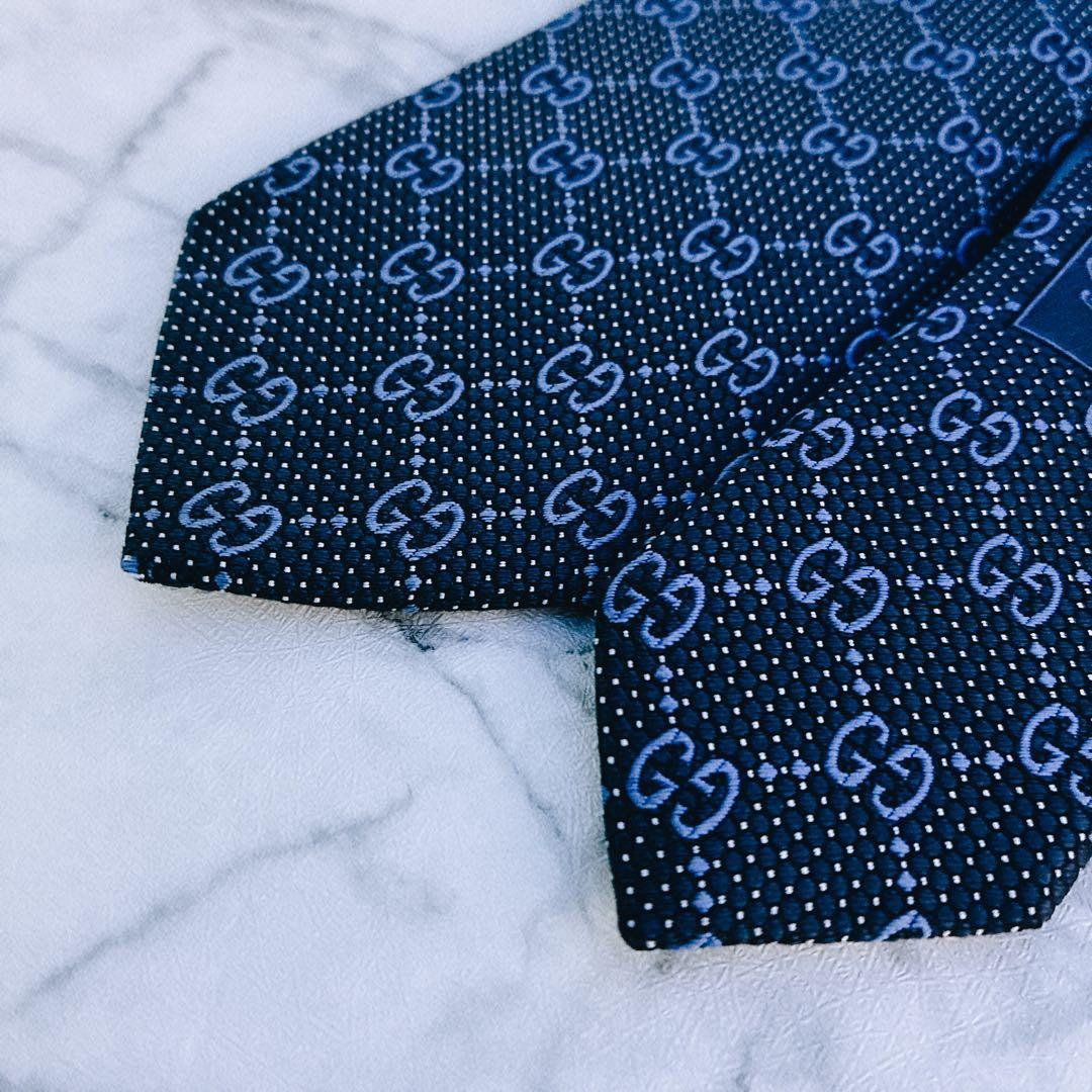 ✨美品✨汚れなし✨GUCCI ハッキリしたGG柄 濃いめのブルー　ネクタイ