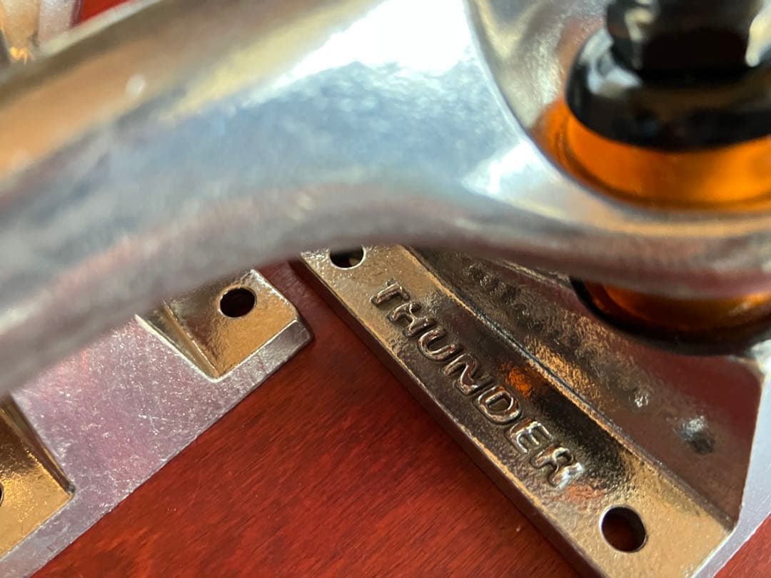 送料込 新品未使用THUNDER TRUCKS 148 HI 正規品本物です