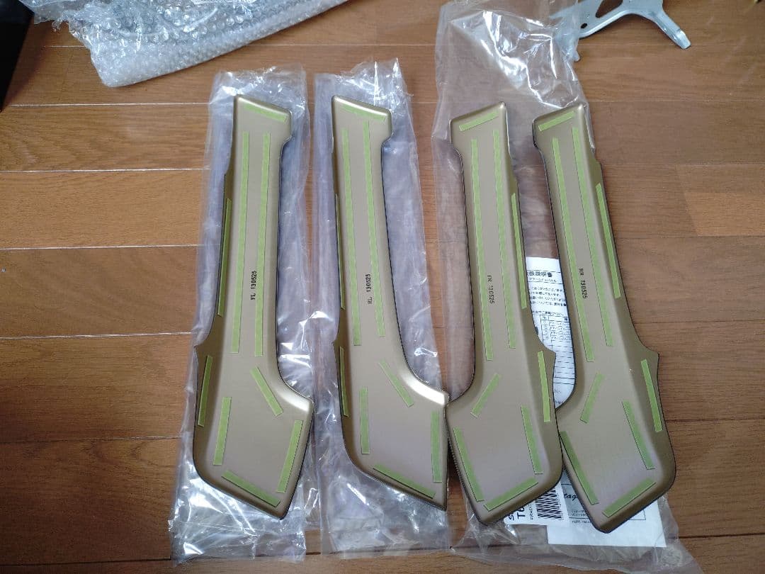 ドゥルドゥル　150プラド車内純正部品とセカンドステージ製インテリアパネル