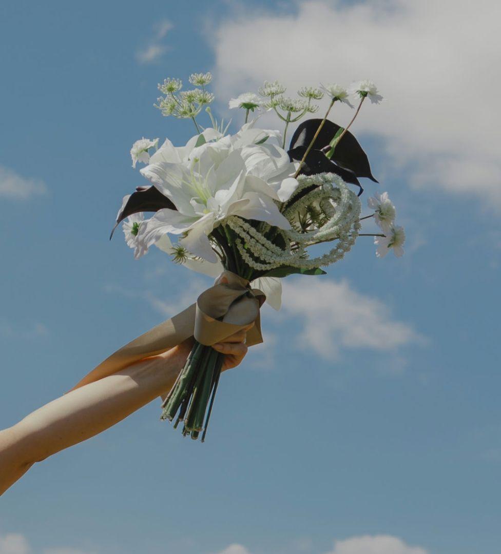 ブーケ│カサブランカと胡蝶蘭の大人の和洋/ウェディングブーケ|造花ブーケ|前撮り