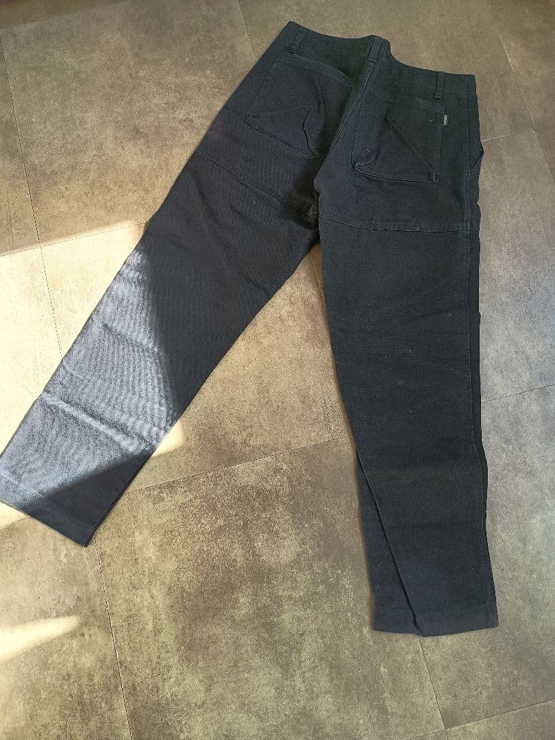 GOODENOUGH ブラックチノパン