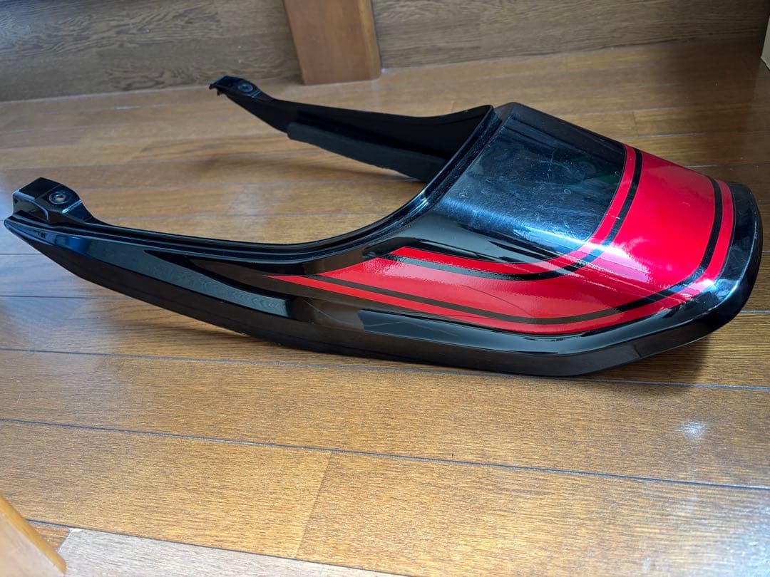 ゼファーχ400 テールカウル　火の玉カラー 各所傷あり