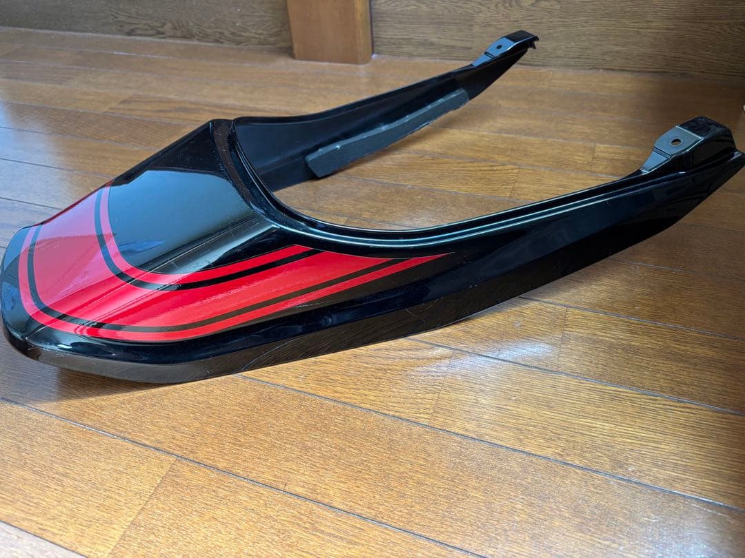 ゼファーχ400 テールカウル　火の玉カラー 各所傷あり