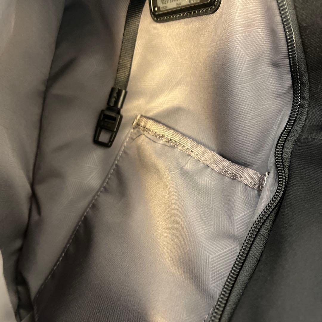 TUMI トゥミ　レディース　PC対応　ビジネス仕様リュック