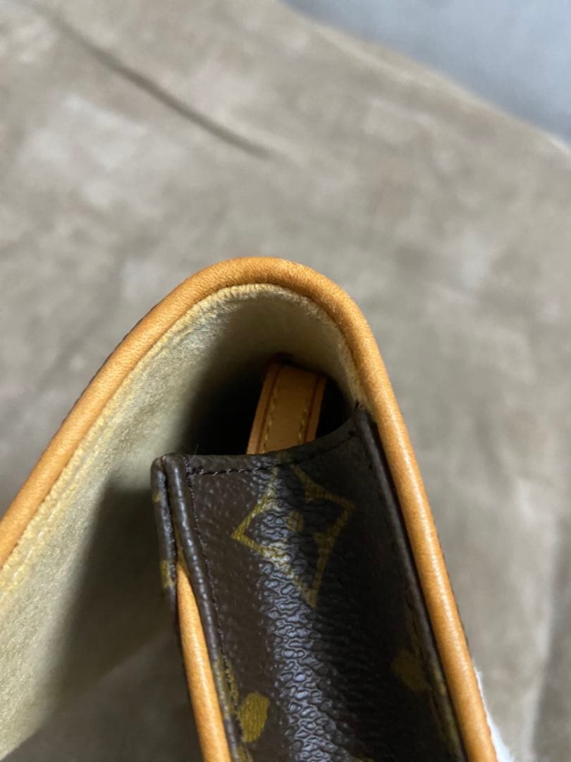 ルイヴィトン ポシェット Louis Vuitton