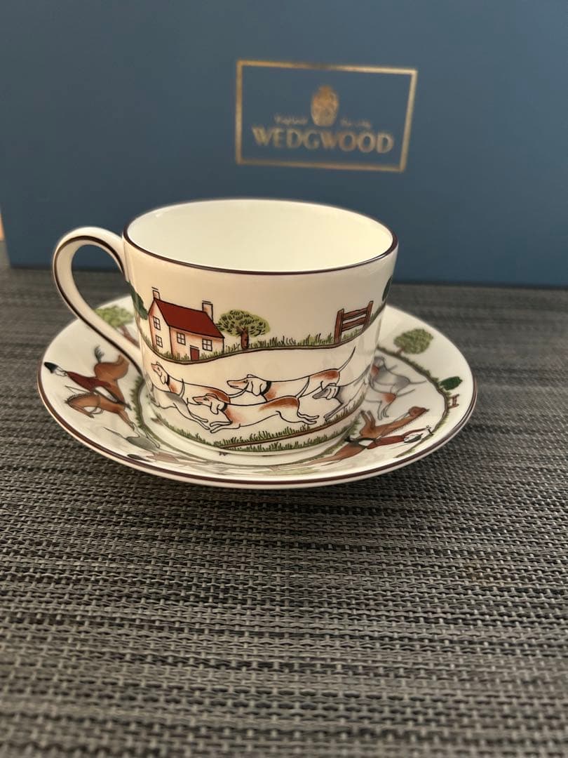 ウェッジウッド【黒壺】ハンティングシーン　カップ＆ソーサー 、プレートセット