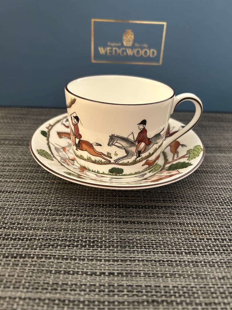 ウェッジウッド【黒壺】ハンティングシーン　カップ＆ソーサー 、プレートセット
