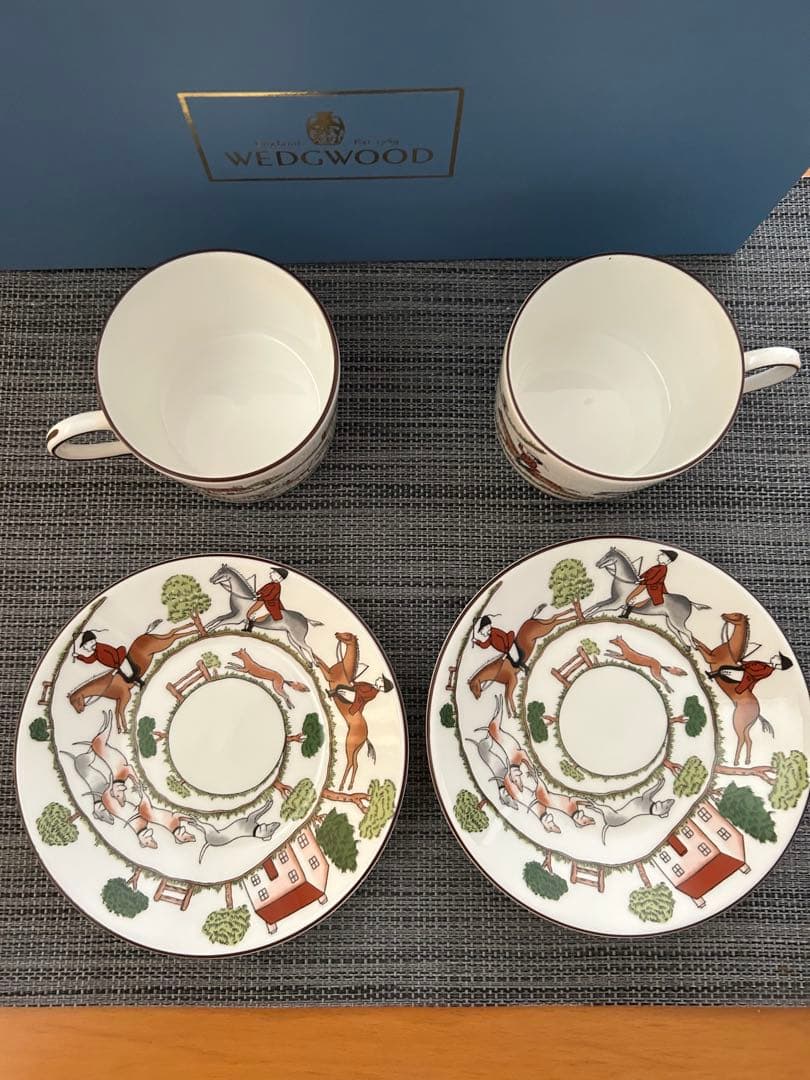 ウェッジウッド【黒壺】ハンティングシーン　カップ＆ソーサー 、プレートセット